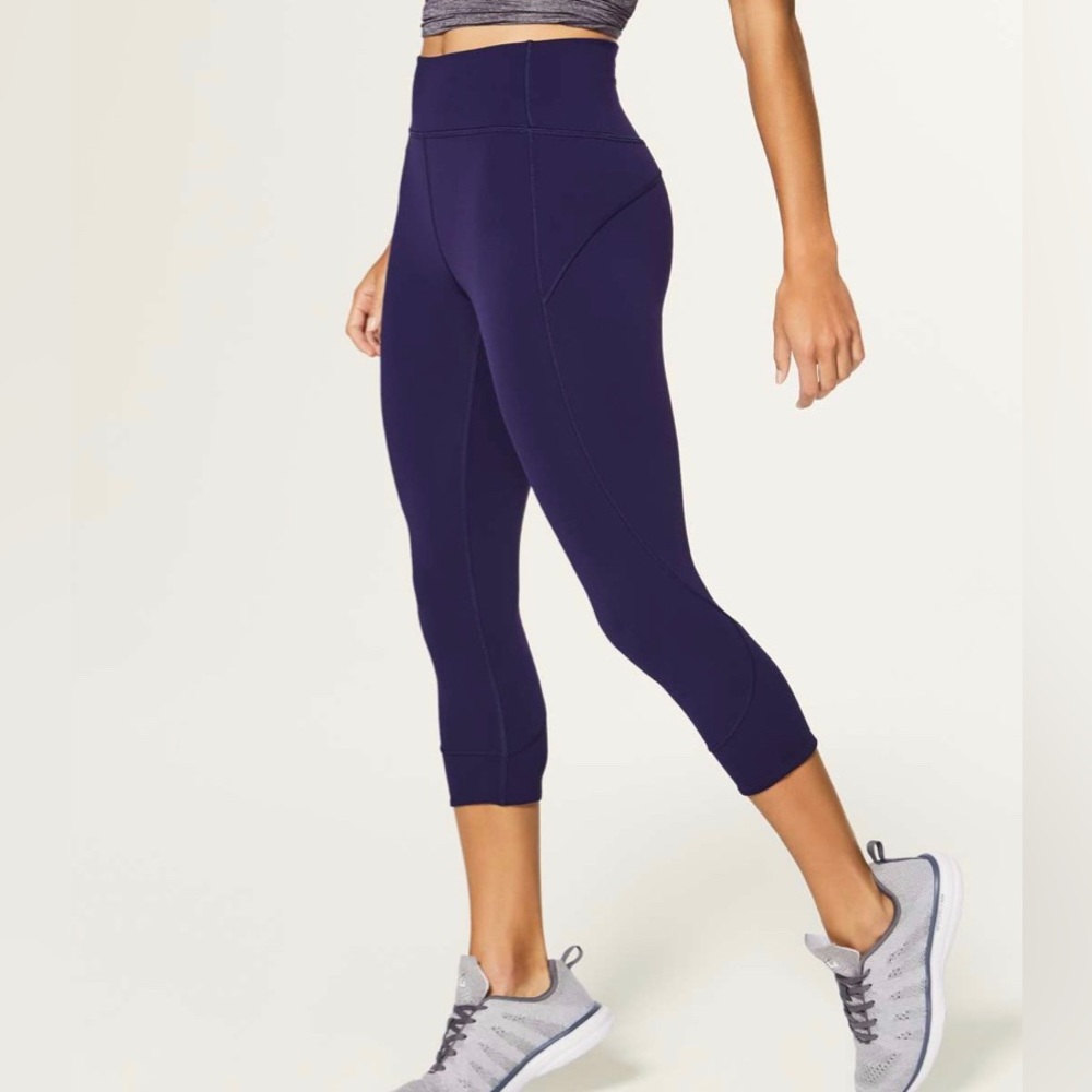 Lululemon In Movement Crop Everlux 
Color: Aeon